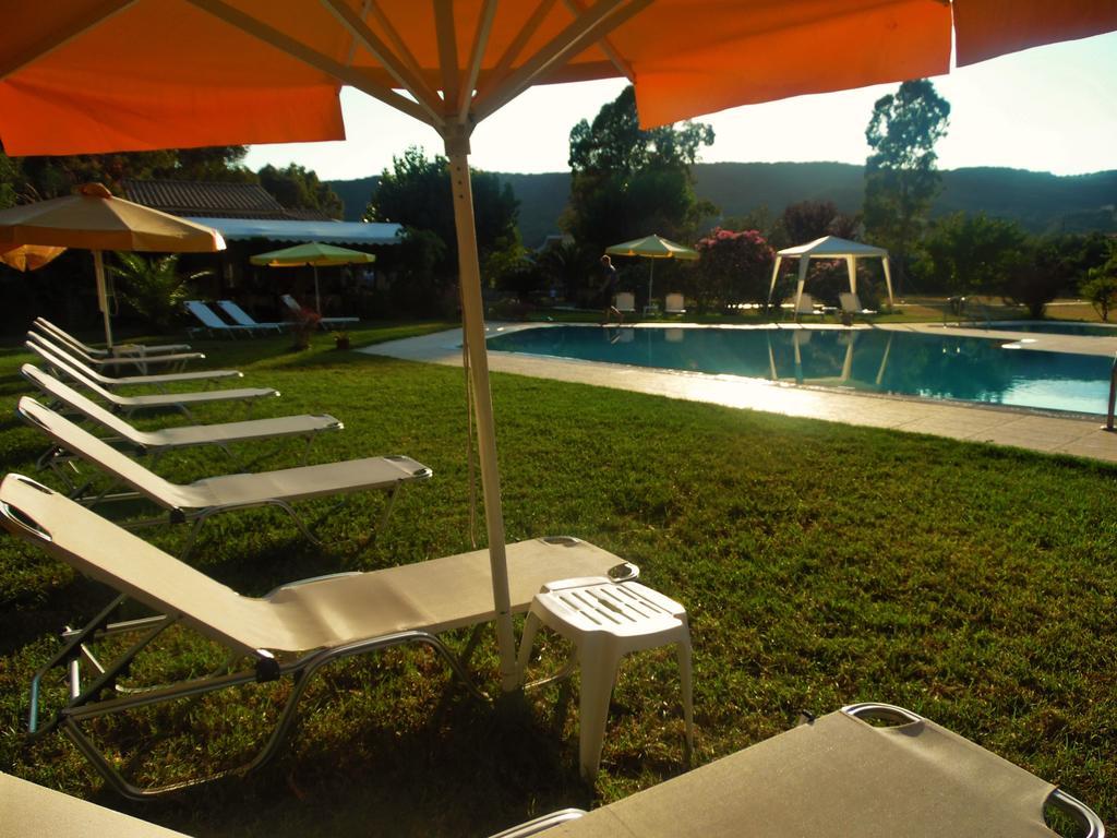 Tellis Holiday Rooms Moraḯtika Exterior foto