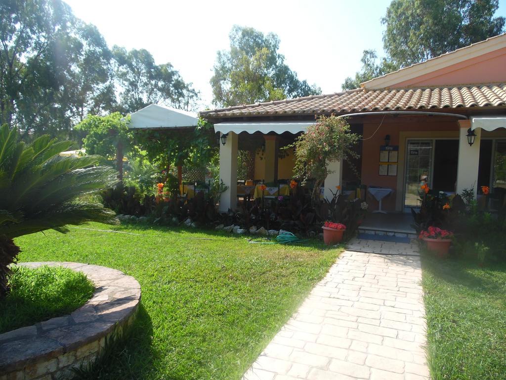 Tellis Holiday Rooms Moraḯtika Exterior foto