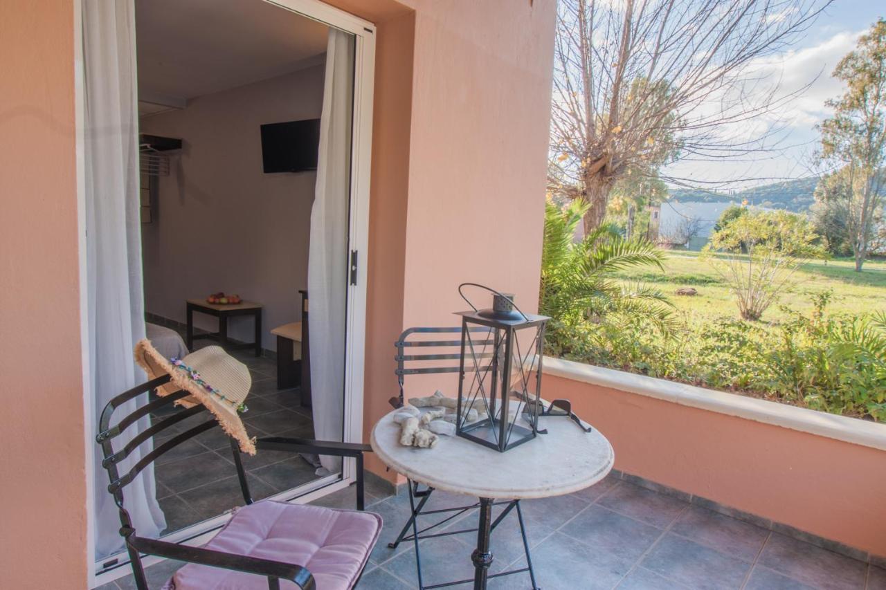 Tellis Holiday Rooms Moraḯtika Exterior foto