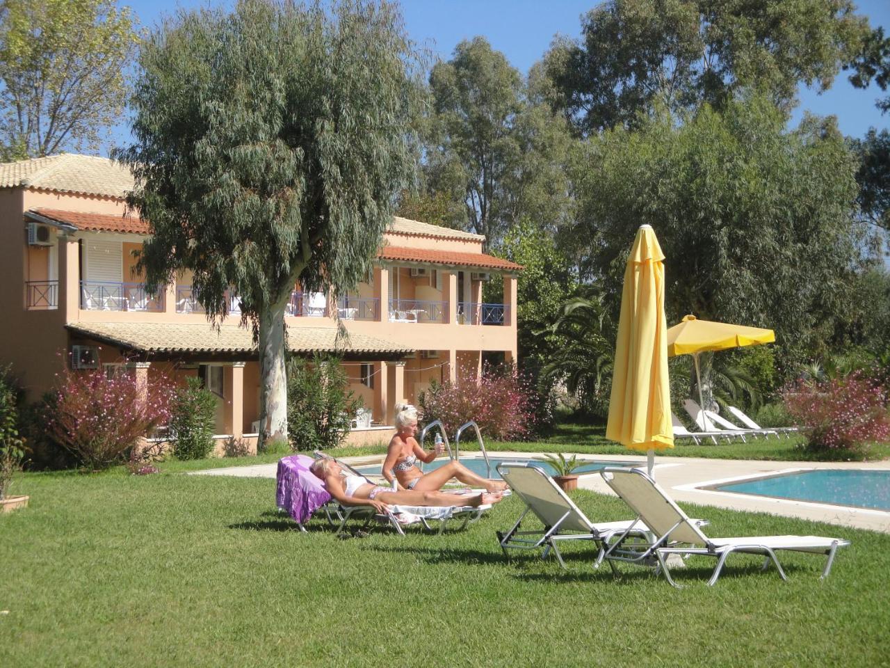 Tellis Holiday Rooms Moraḯtika Exterior foto