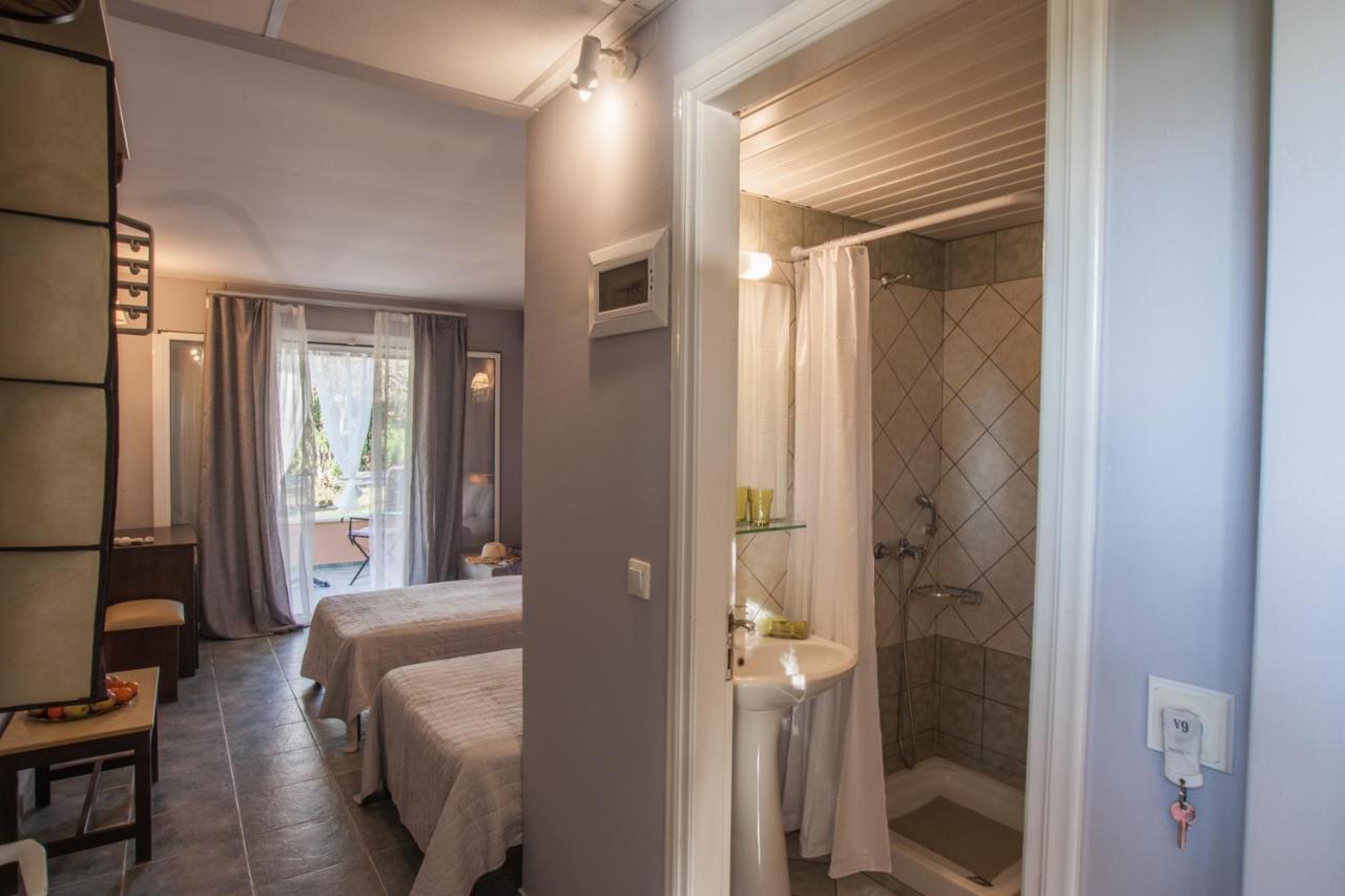 Tellis Holiday Rooms Moraḯtika Exterior foto