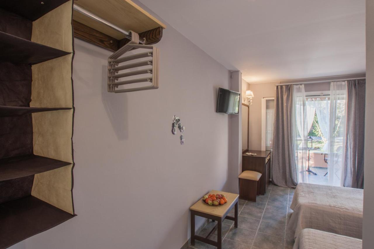 Tellis Holiday Rooms Moraḯtika Exterior foto
