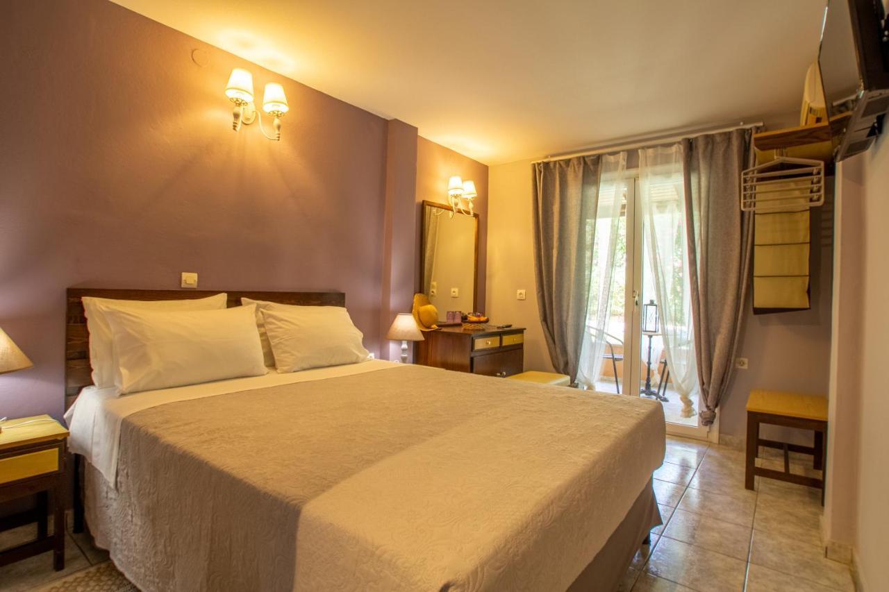 Tellis Holiday Rooms Moraḯtika Exterior foto